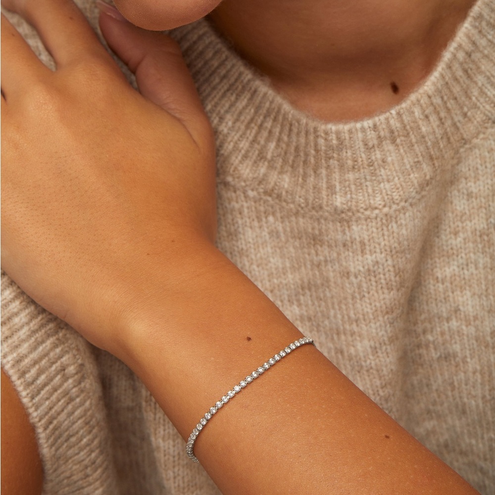 Adjustable tennis bracelet from  pavoi - Picture 2 of 4